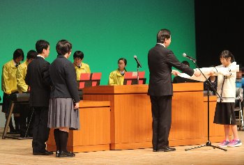 ナイスハートふれあいフェスティバル2019発表会（学校教育の部）セレモニーの様子